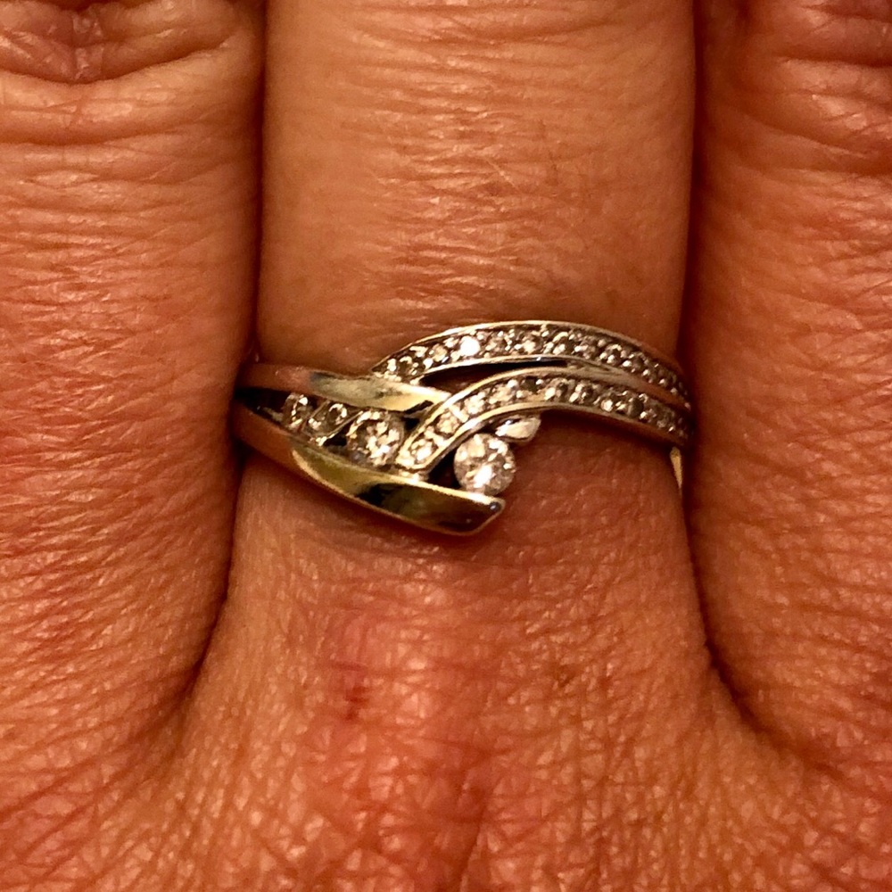 10k white gold diamond ring